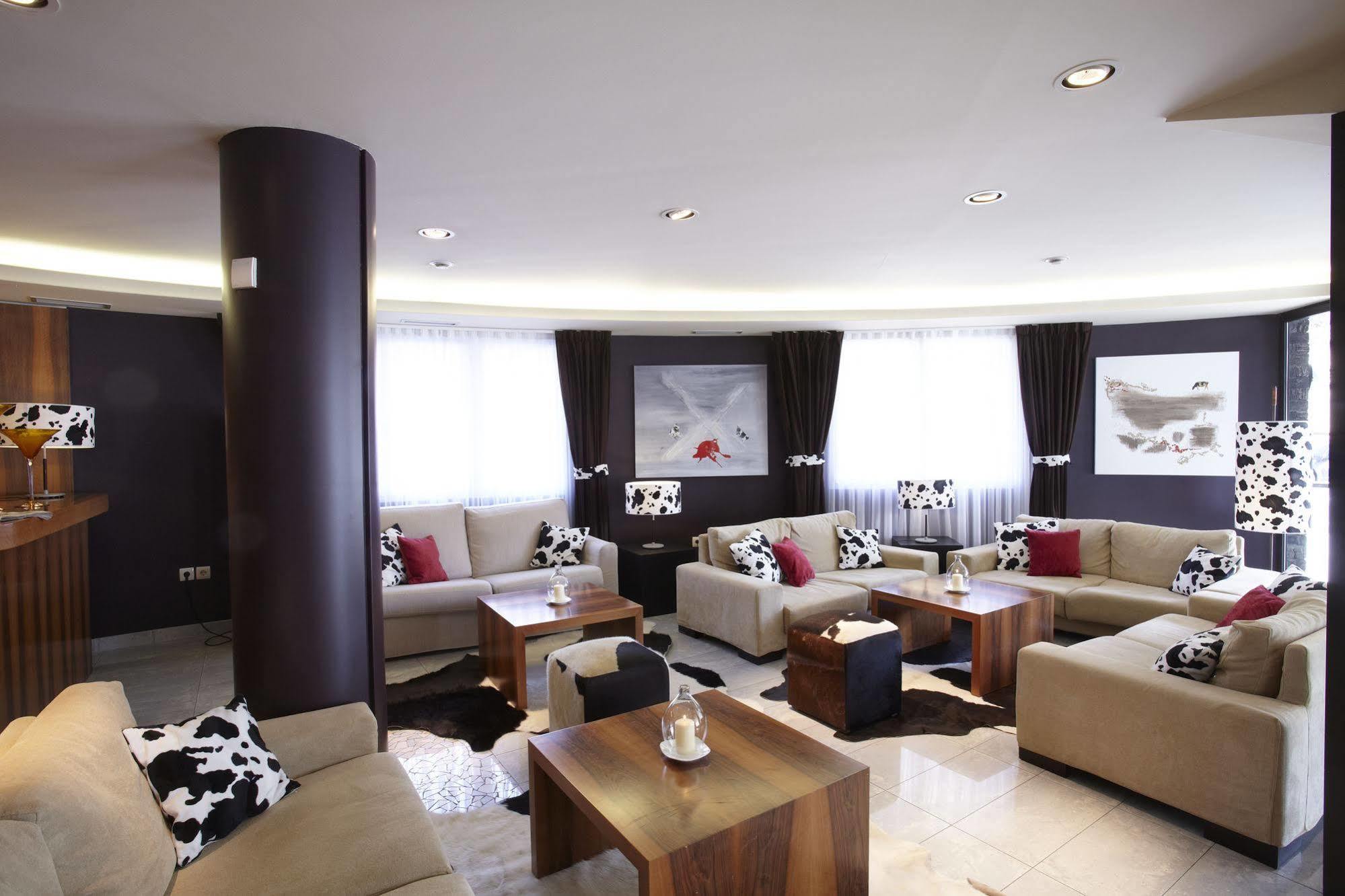 Hotel Mu La Cortinada Luaran gambar